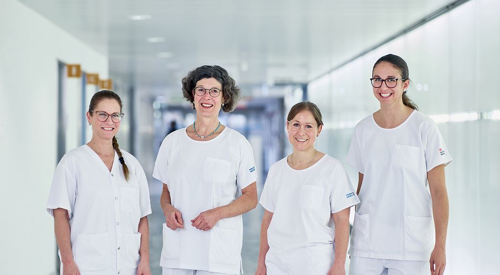 Ein Arzt und eine Ernährungsberaterin