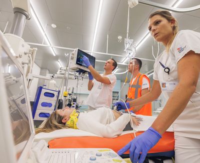 Zwei Ärzte sind im Gespräch