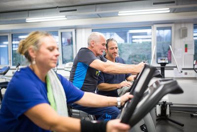 Personen im Fitnesscenter